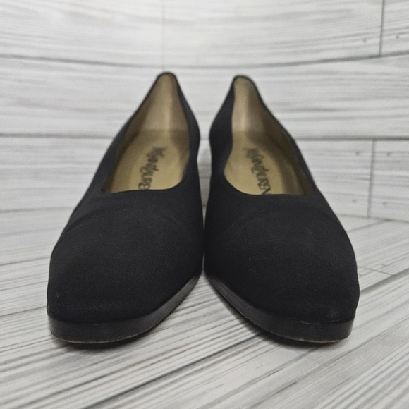 Yves Saint Laurent Vintage Peau de Sole Almond Toe Pumps in Matte Black Size 8 - Picture 5 of 9